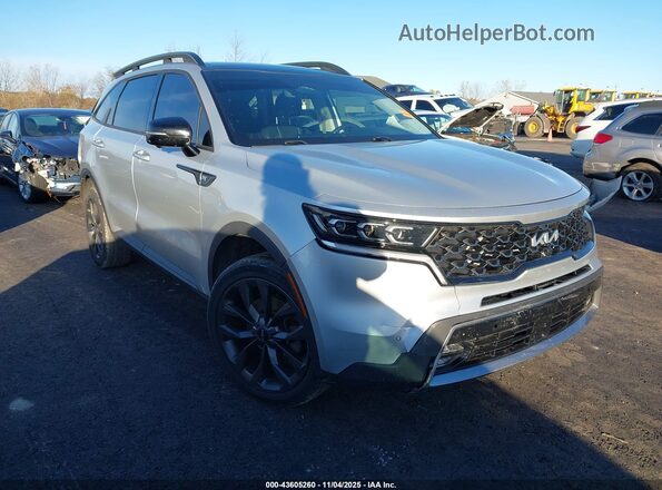 5XYRKDLF2NG075258 2022 KIA SORENTO Silver Przód prawy