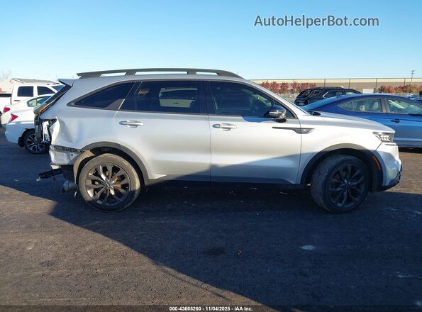 5XYRKDLF2NG075258 2022 KIA SORENTO Silver Widok wnętrza z tyłu