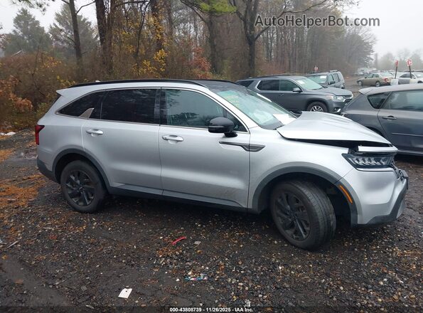 5XYRLDLC2MG012548 2021 KIA SORENTO Серебряный Вид задней части салона