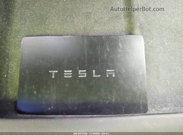 5YJ3E1EB4RF830476 2024 TESLA MODEL 3 Blue Առջևի վահանակի տեսք