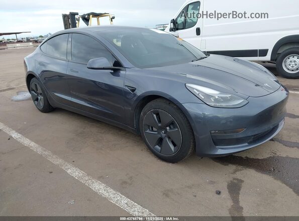 5YJ3E1EB7NF332363 2022 TESLA MODEL 3 Серый Передняя правая четверть