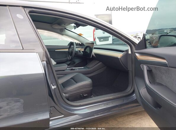 5YJ3E1EB7NF332363 2022 TESLA MODEL 3 Серый Вид салона спереди