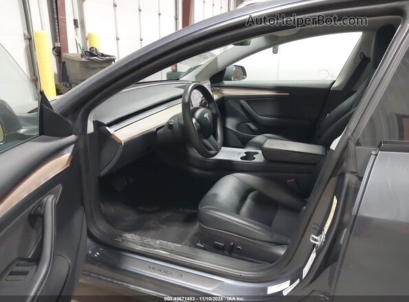 5YJ3E1EB8NF289538 2022 TESLA MODEL 3 Серый Вид салона спереди
