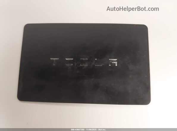 5YJ3E1EB9NF367308 2022 TESLA MODEL 3 Красный Вид панели приборов
