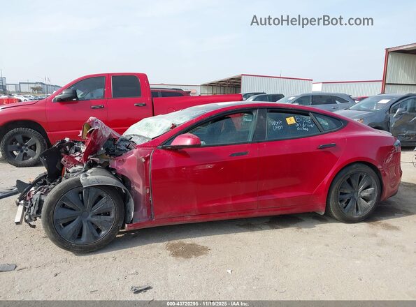 5YJSA1E61MF438378 2021 TESLA MODEL S Красный Вид задней части салона