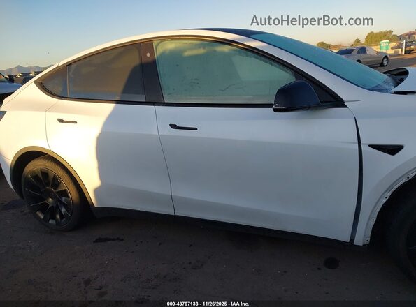5YJYGDEE2LF014630 2020 TESLA MODEL Y White Սալոնի 360 աստիճան տեսք