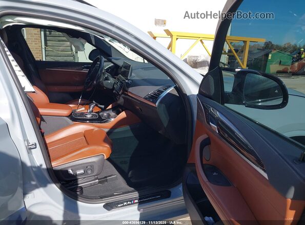 5YM23EC07P9R05289 2023 BMW X4 Gray Widok wnętrza z przodu