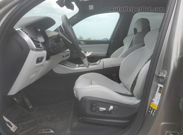 5YMJU0C01P9R07308 2023 BMW X5 Gray წინა სალონის ხედი