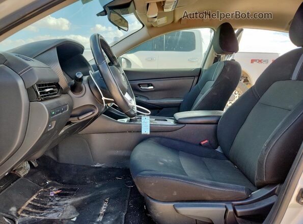 3N1AB8CV7NY319044 2022 NISSAN SENTRA Серебряный Вид панели приборов