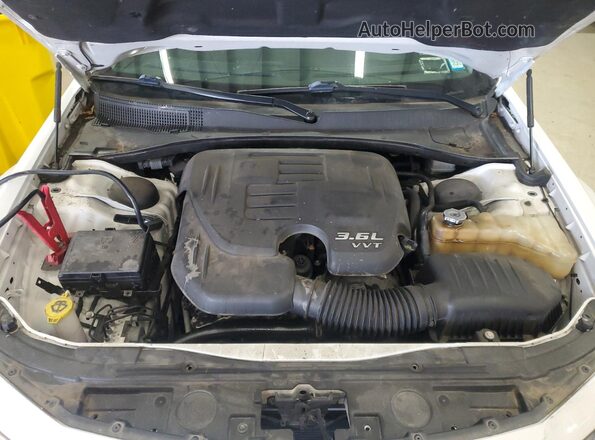 2C3CCAAG0JH308146 2018 CHRYSLER 300 Белый Вид подкапотного пространства