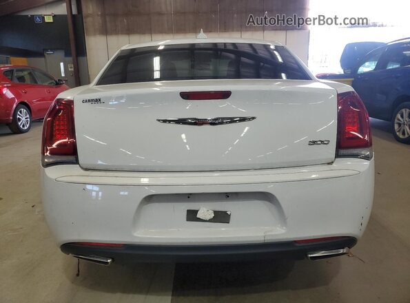 2C3CCAAG0JH308146 2018 CHRYSLER 300 Белый Вид салона спереди