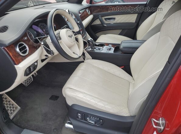 SJAAC2ZV1HC014037 2017 BENTLEY BENTAYGA Красный Вид панели приборов