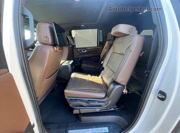 1GNSKGKL1NR150034 2022 CHEVROLET SUBURBAN Белый Вид панели приборов