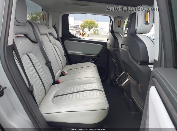 7FCTGAAA0PN022500 2023 RIVIAN R1T Серый Вид наклейки с VIN-кодом