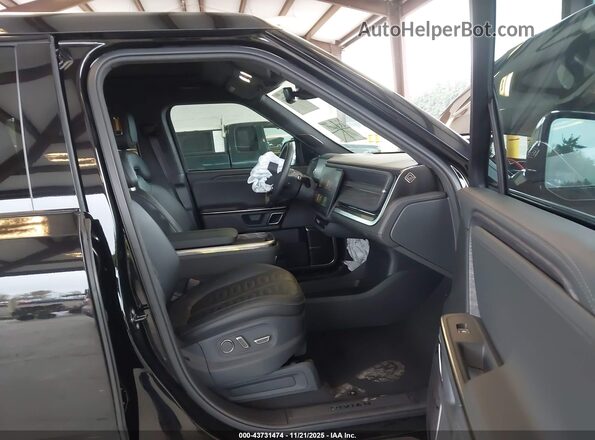 7FCTGAAA2NN007400 2022 RIVIAN R1T Black Widok wnętrza z przodu