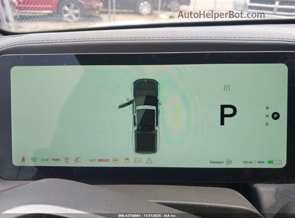 7FCTGAAAXNN013896 2022 RIVIAN R1T White Widok tylnych siedzeń