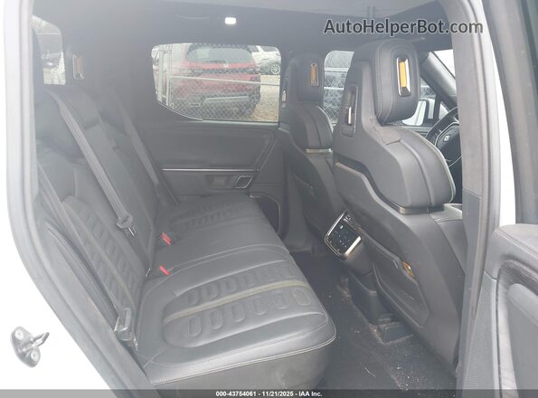 7FCTGAAAXNN013896 2022 RIVIAN R1T White Widok naklejki z numerem VIN
