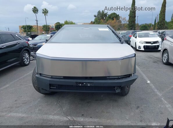 7G2CEHED0RA028785 2024 TESLA CYBERTRUCK Серебряный Вид щитка приборов