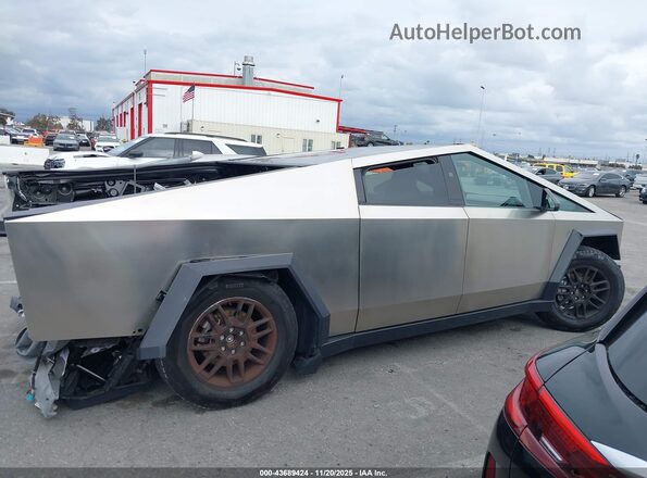 7G2CEHED0RA028785 2024 TESLA CYBERTRUCK Серебряный Вид задней части салона
