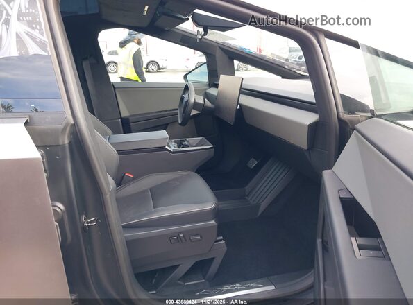 7G2CEHED0RA028785 2024 TESLA CYBERTRUCK Серебряный Вид салона спереди