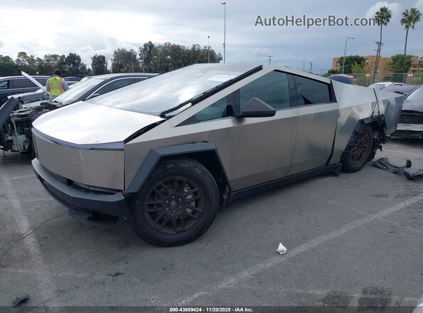 7G2CEHED0RA028785 2024 TESLA CYBERTRUCK Серебряный Передняя левая четверть