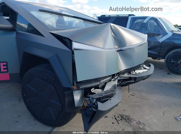 7G2CEHED0SA076924 2025 TESLA CYBERTRUCK Gray Widok z przodu