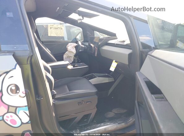 7G2CEHED0SA076924 2025 TESLA CYBERTRUCK Gray Widok wnętrza z przodu