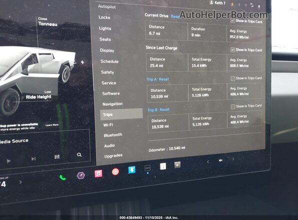 7G2CEHED4SA071001 2025 TESLA CYBERTRUCK Серебряный Вид задних сидений