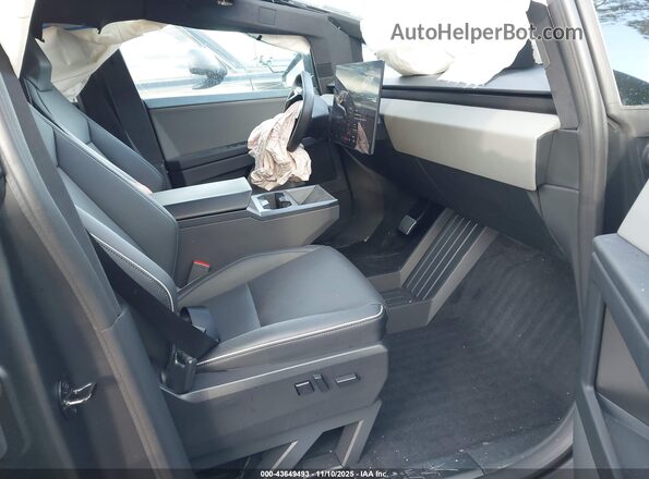 7G2CEHED4SA071001 2025 TESLA CYBERTRUCK Серебряный Вид салона спереди