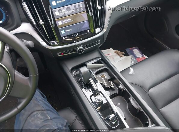 7JRL12FK3RG317419 2024 VOLVO S60 Серый Вид панели приборов