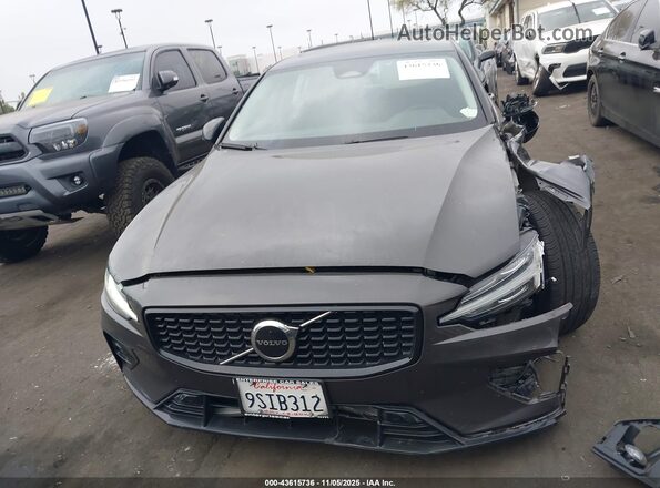 7JRL12FK3RG317419 2024 VOLVO S60 Серый Вид щитка приборов