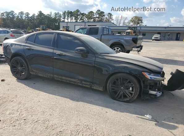 7JRL12TH3RG315291 2024 VOLVO S60 Black Przód prawy