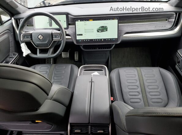 7PDSGABA2PN016531 2023 RIVIAN R1S Зеленый Вид панели приборов