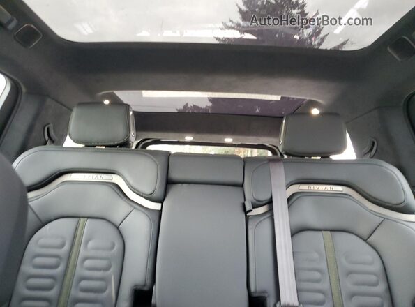 7PDSGABA2PN016531 2023 RIVIAN R1S Зеленый Вид задних сидений