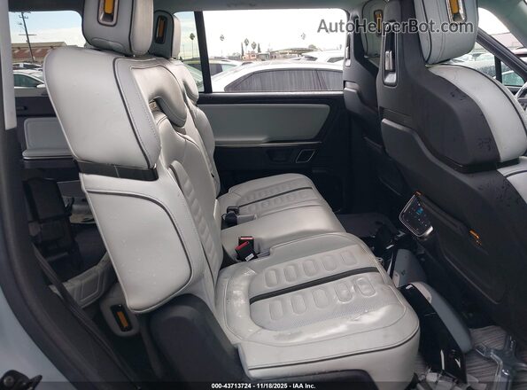 7PDSGBBA6RN041098 2024 RIVIAN R1S Gray Вид наклейки з VIN-кодом