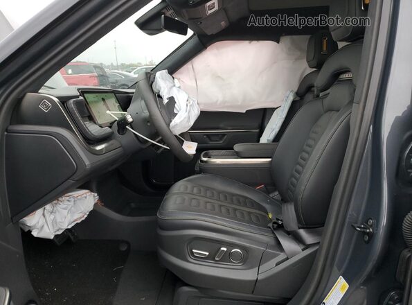 7PDSGBBAXSN053230 2025 RIVIAN R1S Gray Вид салону спереду