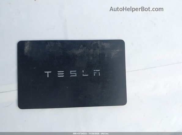 7SAXCAE57NF344033 2022 TESLA MODEL X Белый Вид панели приборов
