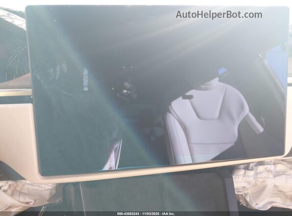 7SAXCBE53SF464400 2025 TESLA MODEL X Red Vista de los asientos traseros