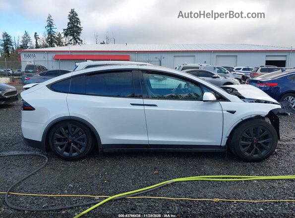 7SAXCBE54RF435319 2024 TESLA MODEL X Белый Вид задней части салона