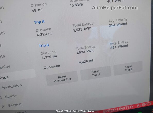 7SAXCBE55PF385222 2023 TESLA MODEL X Black Widok tylnych siedzeń