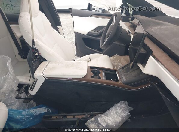 7SAXCBE55PF385222 2023 TESLA MODEL X Black Widok wnętrza z przodu