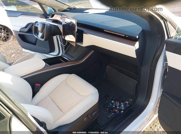 7SAXCBE5XPF375575 2023 TESLA MODEL X Белый Вид салона спереди