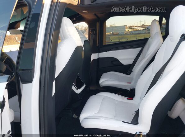 7SAXCBE60RF440557 2024 TESLA MODEL X Черный Вид наклейки с VIN-кодом