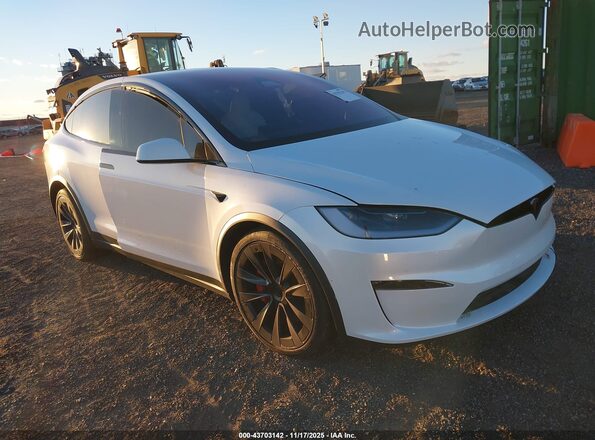 7SAXCBE60RF440557 2024 TESLA MODEL X Черный Передняя правая четверть