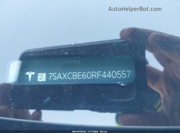 7SAXCBE60RF440557 2024 TESLA MODEL X Черный Вид панели приборов