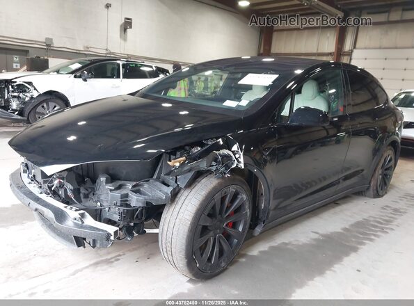 7SAXCBE66RF460974 2024 TESLA MODEL X Black Widok z przodu