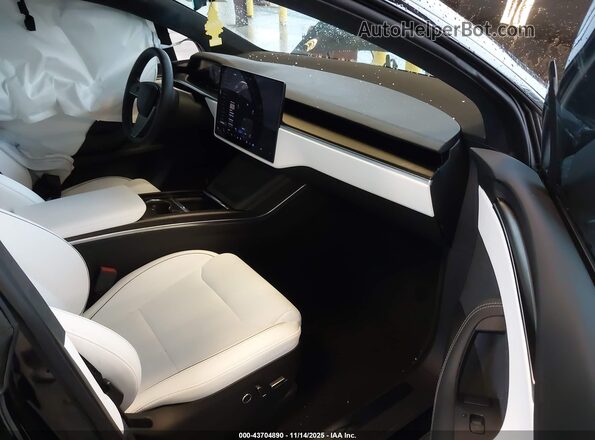 7SAXCBE67RF457369 2024 TESLA MODEL X Черный Вид салона спереди