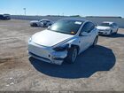 2022 Tesla Model Y Long Range Dual Motor All-wheel Drive White vin: 7SAYGAEE0NF536449