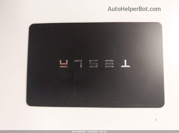 7SAYGAEE3RF212921 2024 TESLA MODEL Y Silver Widok deski rozdzielczej