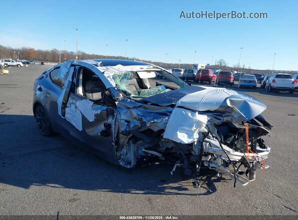 7SAYGAEE3RF212921 2024 TESLA MODEL Y Silver Widok zestawu wskaźników